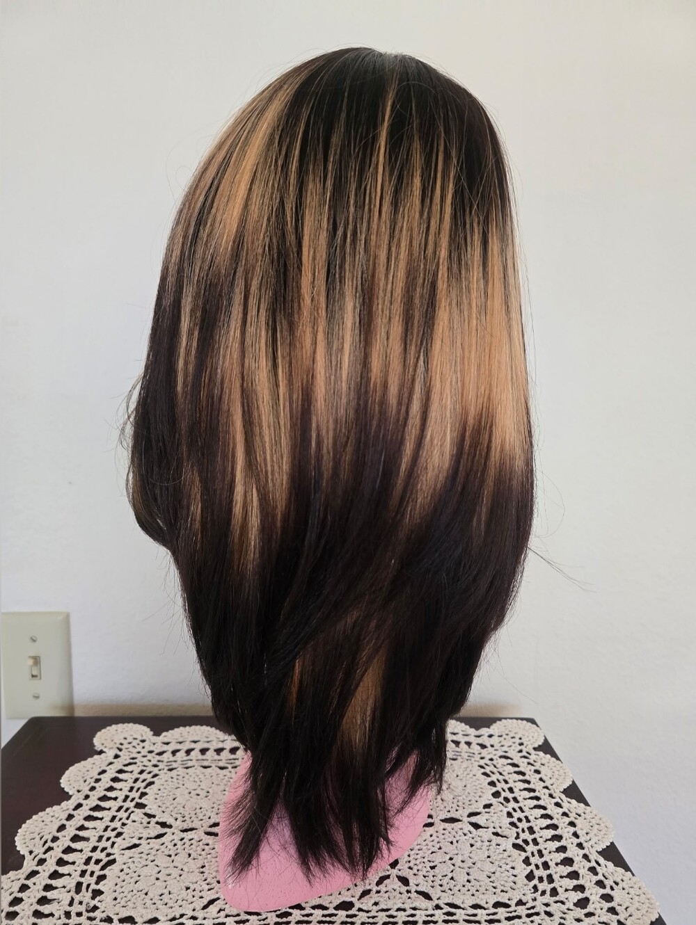 Bobbi Boss Women's Layered Synthetic Wig with Brown Base and Blonde Highlights - Picture 2 of 7